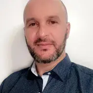 Développeur web et formateur propose des cours de code : HTML, JavaScript, Angular, PHP